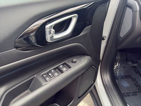 New 2026 Jeep Compass Latitude image 6