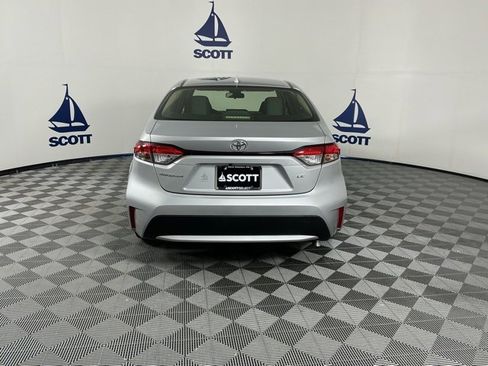 Used 2022 Toyota Corolla LE image 5