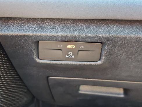 New 2025 Volkswagen Tiguan SE R-Line AWD/4WD image 9
