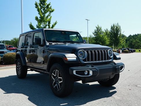 Used 2025 Jeep Wrangler Unlimited Sahara AWD/4WD image 3