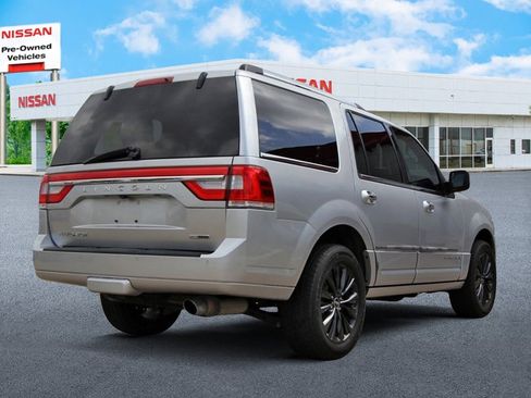 Used 2015 Lincoln Navigator 2WD image 4