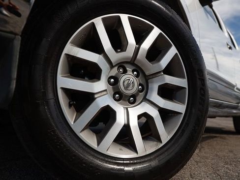 Used 2012 Nissan Frontier SL image 32