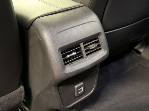 Used 2024 GMC Terrain SLT AWD/4WD image 24