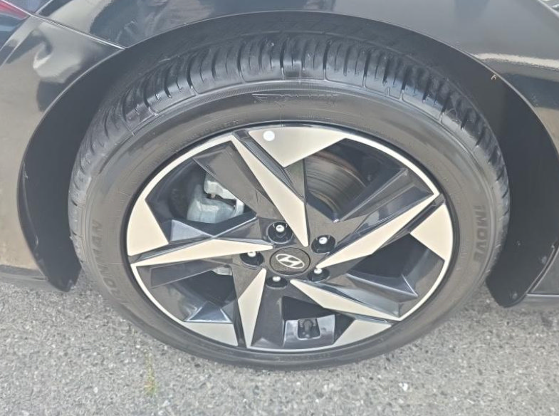 Used 2023 Hyundai Elantra SEL w/ Convenience Package FWD image 8