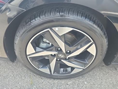 Used 2023 Hyundai Elantra SEL FWD image 8