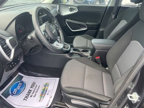 Used 2022 Kia Soul LX w/ Technology Package image 13
