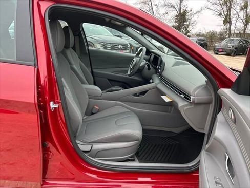 Used 2025 Hyundai Elantra Sport image 25