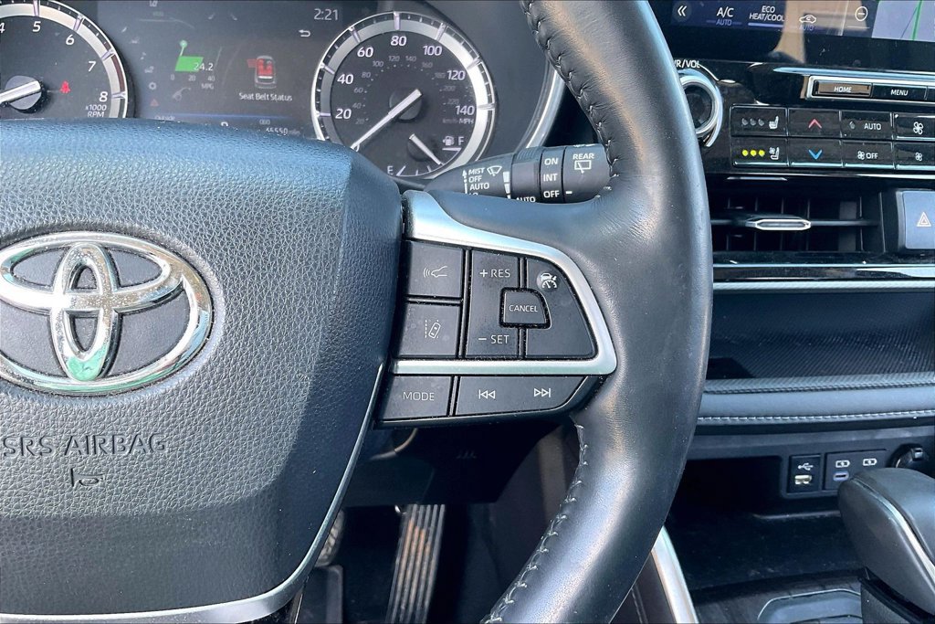 Used 2022 Toyota Highlander Platinum AWD/4WD image 12
