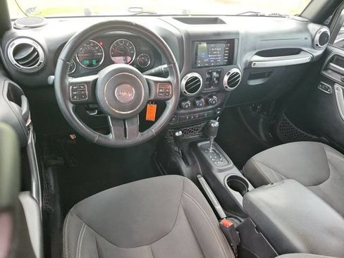 Used 2016 Jeep Wrangler Unlimited Sahara w/ Connectivity Group AWD/4WD image 11