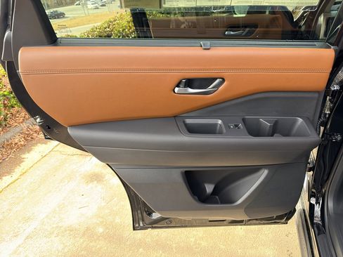 New 2025 Nissan Pathfinder Platinum image 33