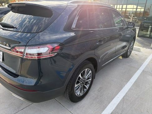 Used 2022 Lincoln Nautilus FWD w/ Premium Package image 4