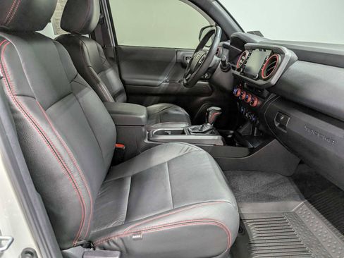 Used 2022 Toyota Tacoma TRD Off-Road image 41