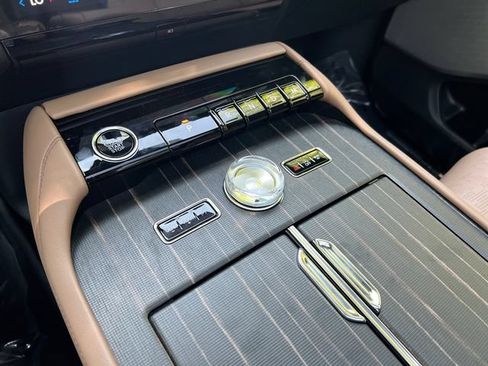 New 2027 Lincoln Navigator L Black Label AWD/4WD image 33