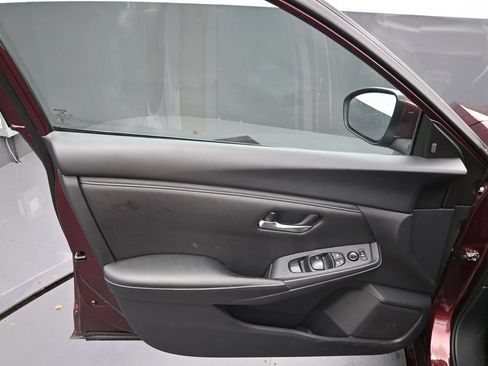 Used 2024 Nissan Sentra SV FWD image 17