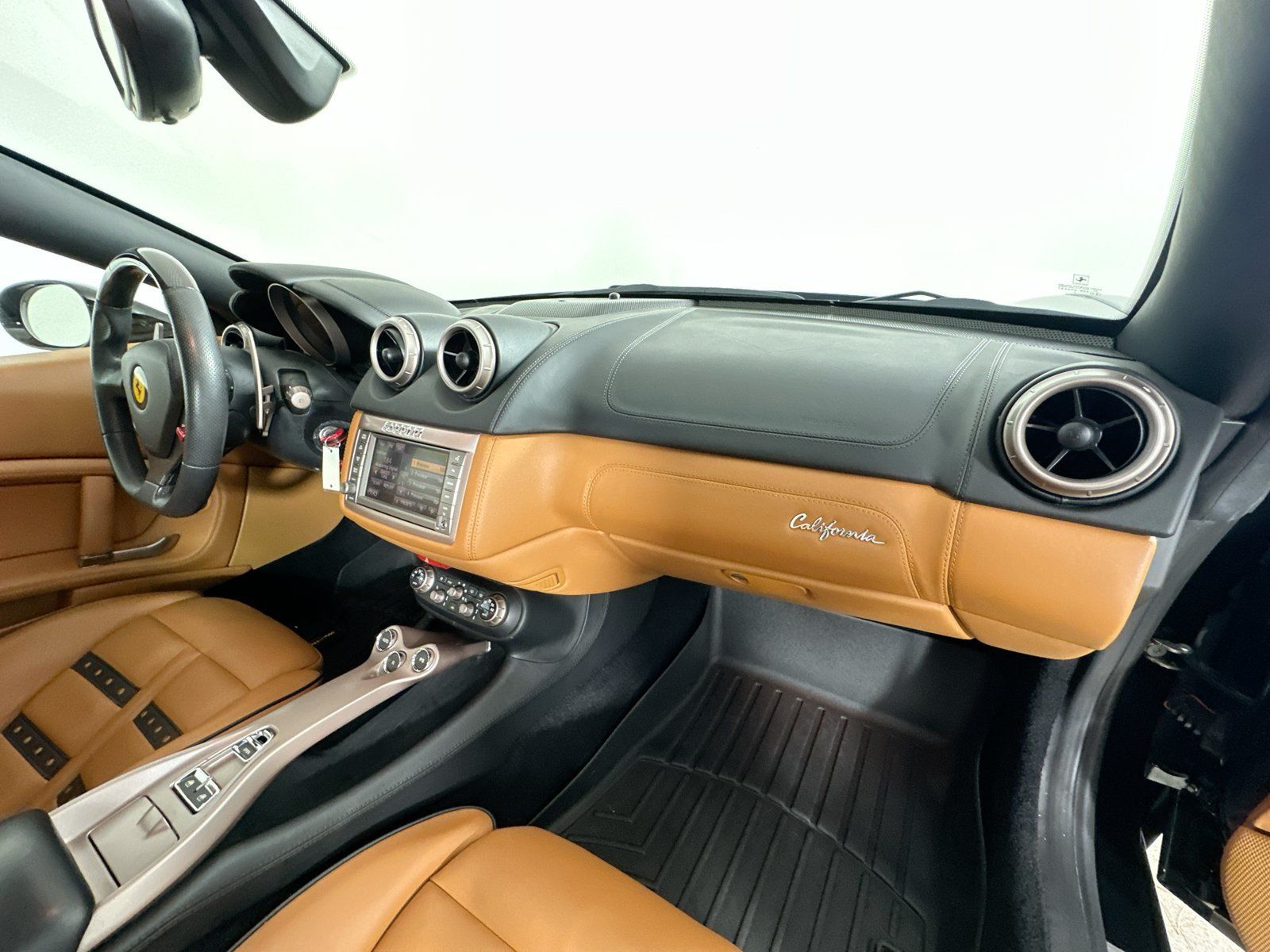 Used 2014 Ferrari California RWD image 45
