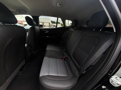 Used 2025 Chevrolet Trax LT w/ LT Convenience Package FWD image 26