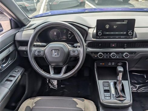 Used 2025 Honda CR-V Sport image 17