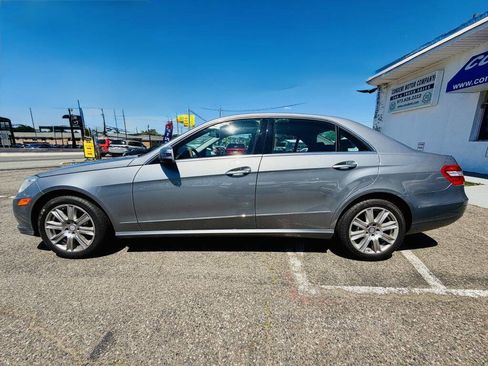 Used 2013 Mercedes-Benz E 350 4MATIC Sedan image 3