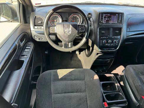 Used 2019 Dodge Grand Caravan SE image 14