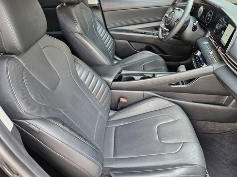 Used 2023 Hyundai Elantra Limited FWD image 11