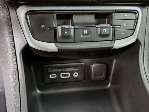 Used 2023 GMC Terrain SLT image 22