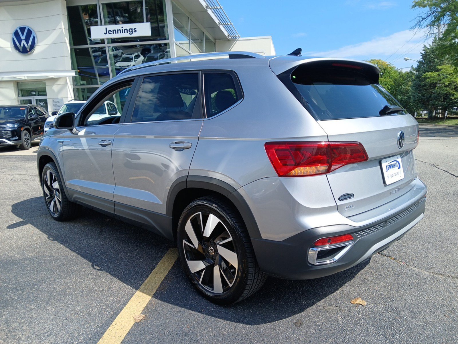 Certified 2023 Volkswagen Taos SEL AWD/4WD image 5