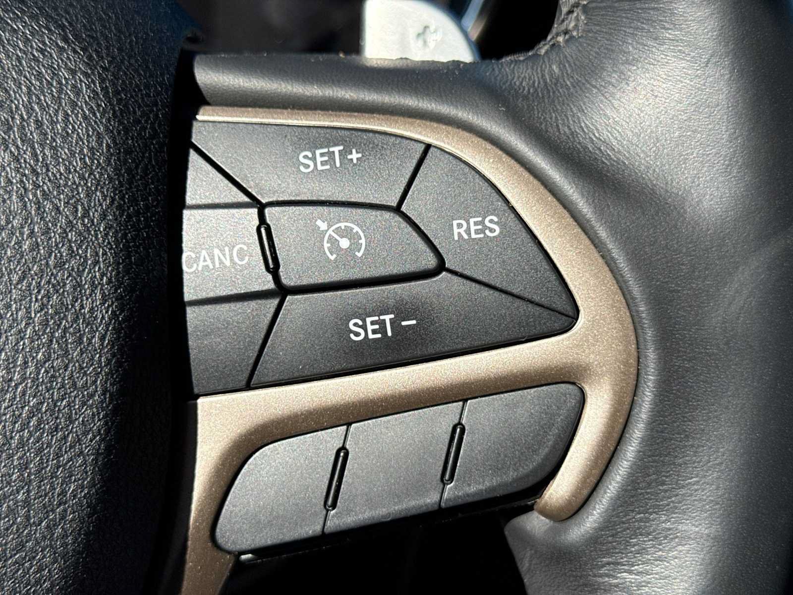 Used 2015 Jeep Grand Cherokee Laredo w/ Quick Order Package 23E AWD/4WD image 23