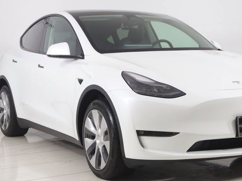 Used 2023 Tesla Model Y Long Range image 36