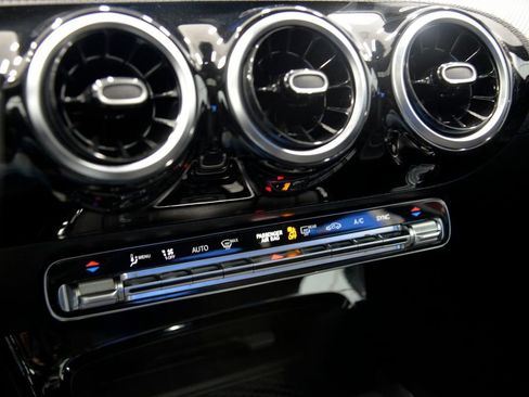 Used 2020 Mercedes-Benz A 220 4MATIC image 25