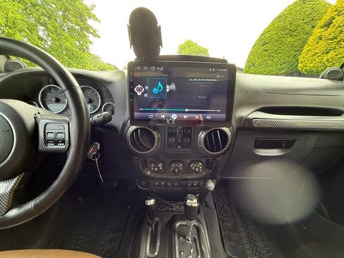 Used 2013 Jeep Wrangler Unlimited Sahara image 20