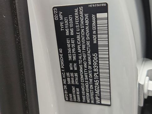 Certified 2023 Porsche Macan S AWD/4WD image 27