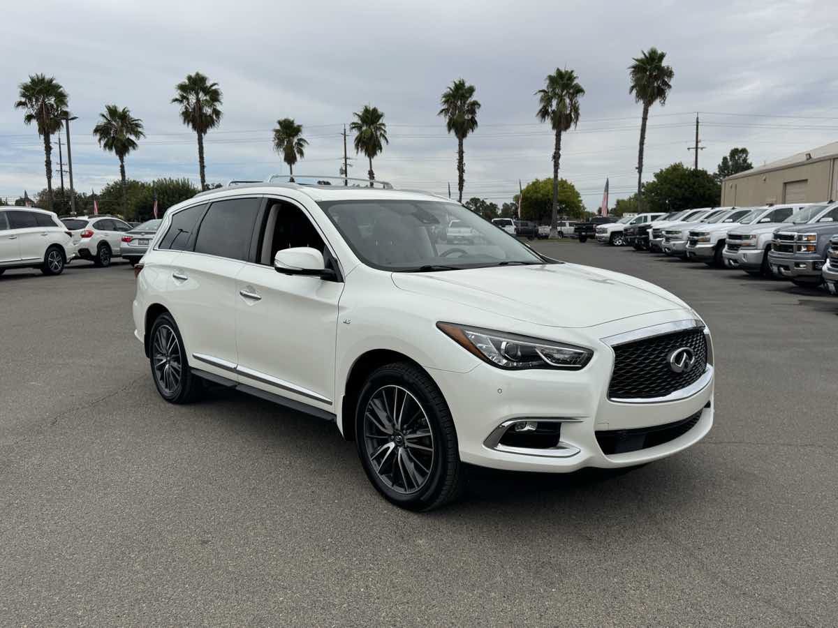Used 2018 INFINITI QX60 Luxe w/ Deluxe Technology Package AWD/4WD image 2