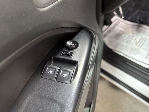 Used 2022 Chevrolet Colorado LT w/ Fleet Safety Package image 18