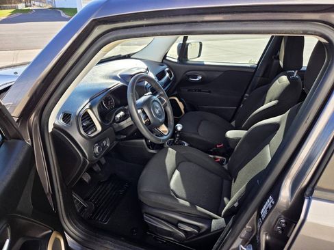 Used 2017 Jeep Renegade Sport image 12