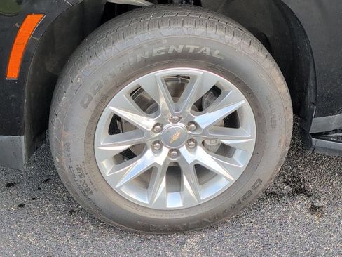 Used 2025 Chevrolet Suburban Premier AWD/4WD image 12