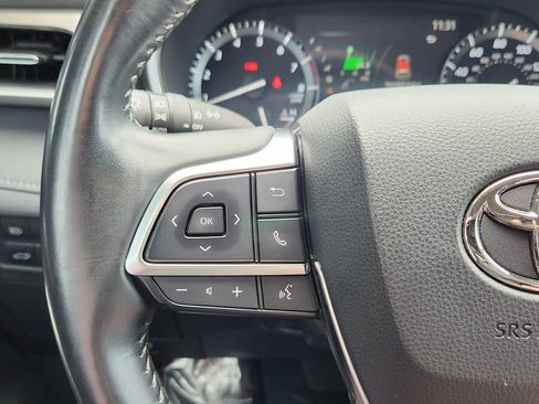 Used 2021 Toyota Highlander XLE AWD/4WD image 16