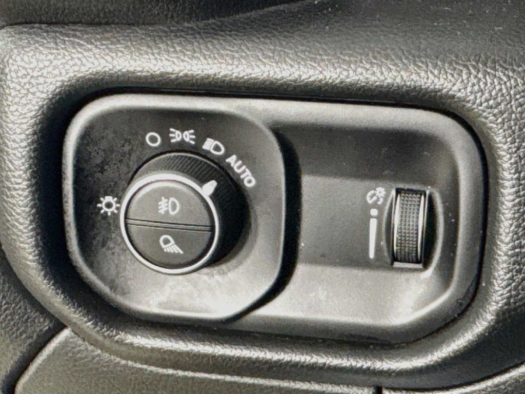 Used 2025 RAM 3500 Tradesman w/ Chrome Appearance Group AWD/4WD image 15