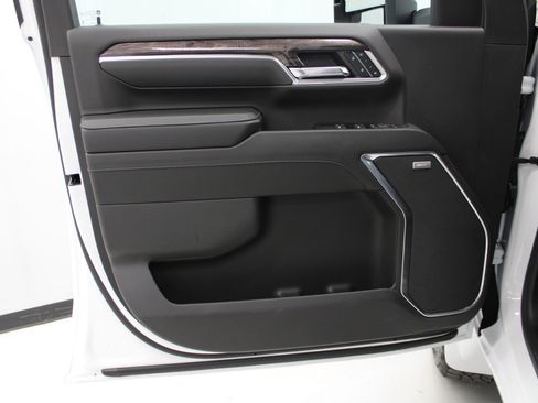 Used 2025 Chevrolet Silverado 2500 LTZ w/ Z71 Chrome Sport Edition image 11