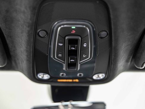 Used 2022 Bentley Bentayga image 45