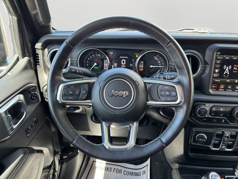 Used 2022 Jeep Wrangler Unlimited Sahara w/ Cold Weather Group AWD/4WD image 19