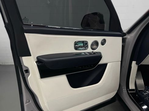 Used 2022 Rolls-Royce Cullinan image 17