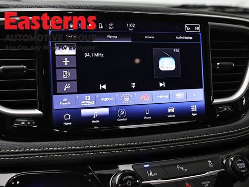 Used 2023 Chrysler Pacifica Touring-L FWD image 19