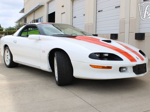 Used 1997 Chevrolet Camaro SS w/ Preferred Equipment Group 2 RWD image 19