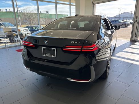Used 2025 BMW 530i xDrive w/ Premium Package image 7