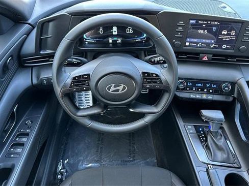 Certified 2025 Hyundai Elantra Sport image 15