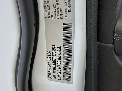 Used 2023 Jeep Grand Cherokee L Laredo image 12