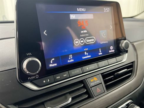 Used 2024 Nissan Altima 2.5 SV image 13