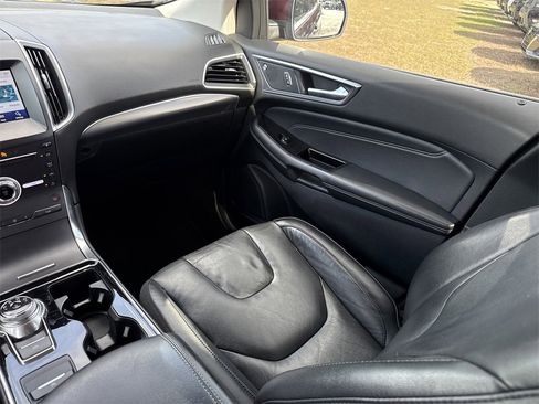 Used 2019 Ford Edge Titanium image 31