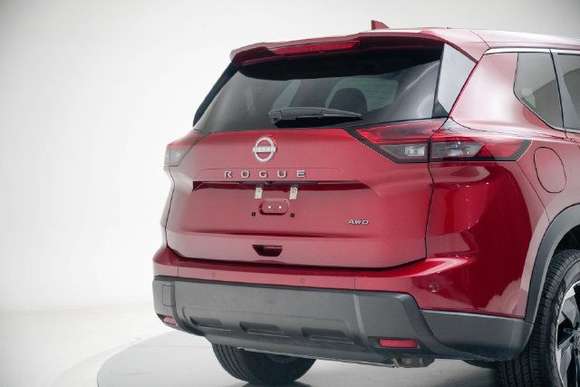Used 2025 Nissan Rogue SV AWD/4WD image 12