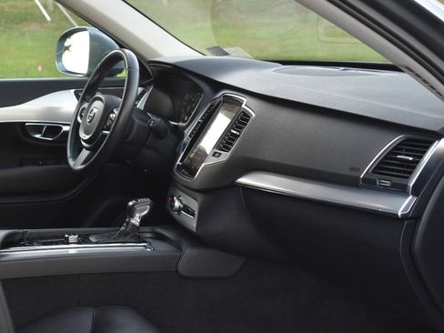 Used 2017 Volvo XC90 T6 Momentum w/ Vision Package AWD/4WD image 17